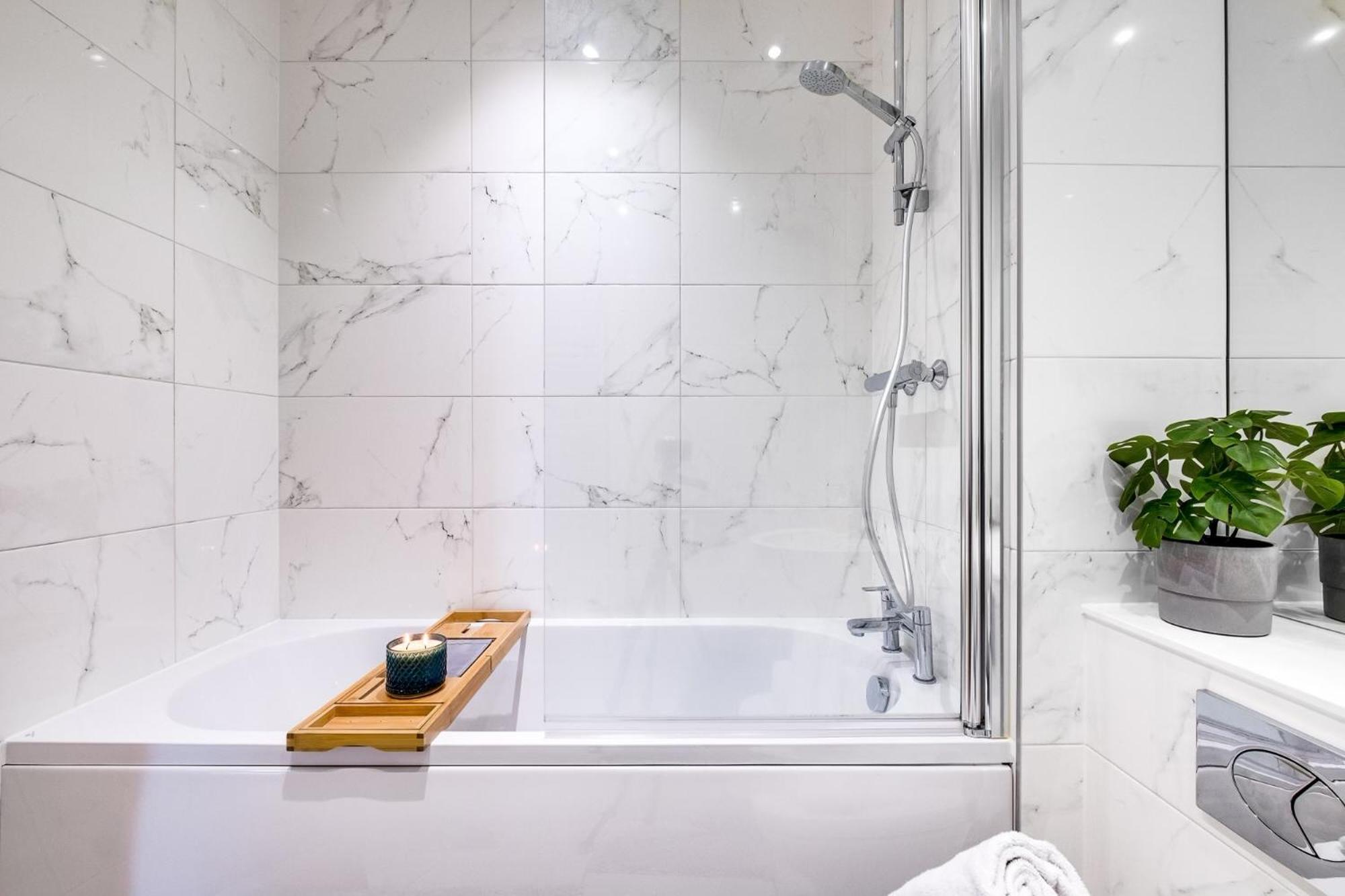 Luxurious & Glamorous Centrally Located 2 Bedroom 2 Bathroom Apartment - Central Birmingham - Secure Parking - Netflix Kültér fotó