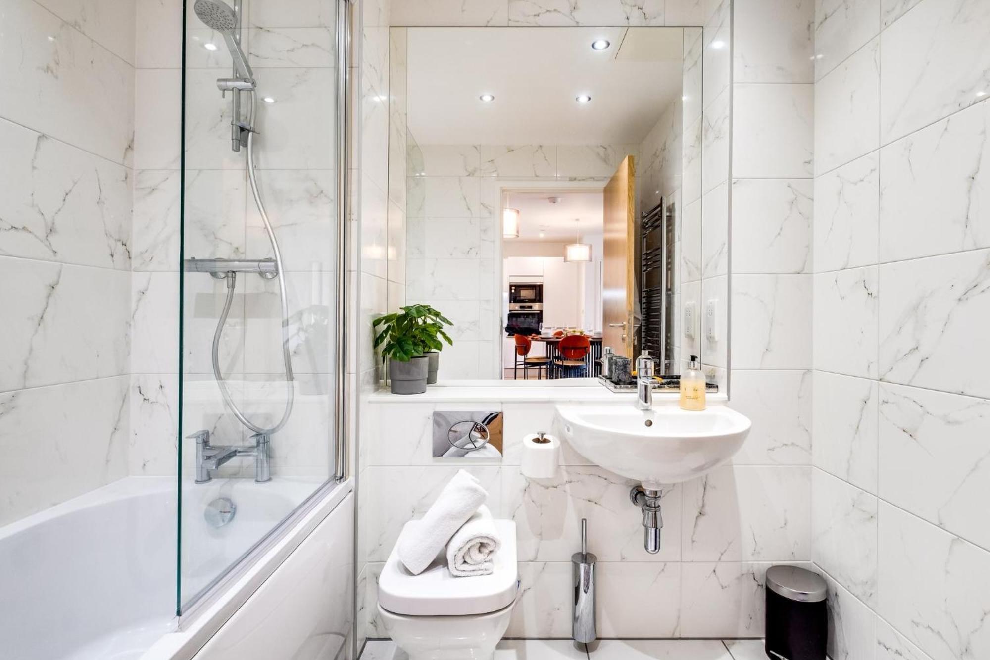 Luxurious & Glamorous Centrally Located 2 Bedroom 2 Bathroom Apartment - Central Birmingham - Secure Parking - Netflix Kültér fotó