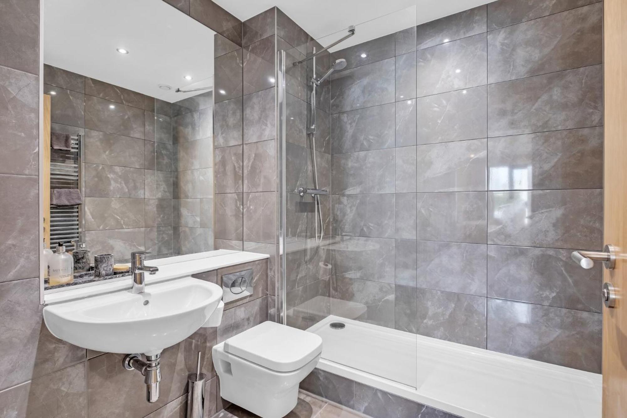 Luxurious & Glamorous Centrally Located 2 Bedroom 2 Bathroom Apartment - Central Birmingham - Secure Parking - Netflix Kültér fotó